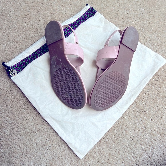 Tory Burch Everly T strapped flat thong sandal, light pink, size 9 - Picture 2 of 5